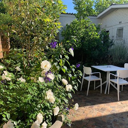 Courtyard Studio Lights And Wi Fi During Load Shedding Stellenbosch Exterior photo